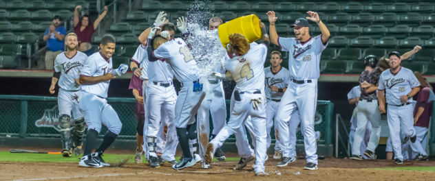 Kansas City T-Bones celebrate walk-off home run