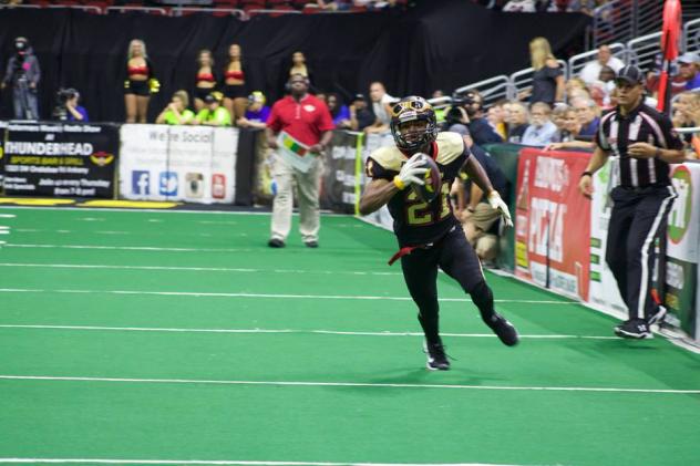 Iowa Barnstormers running back Jamal Tyler gaining big yardage on the outside