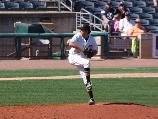 Daniel Zamora pitching with the West Virginia Power in 2016