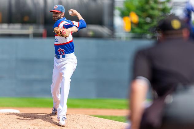 Ottawa Champions pitcher Jake Hale