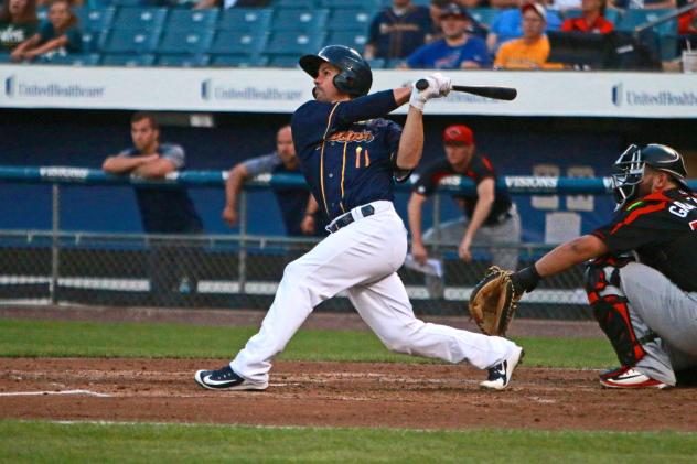 Tuffy Gosewisch of the Syracuse Salt Potatoes hits a walk-off single in the 11th inning