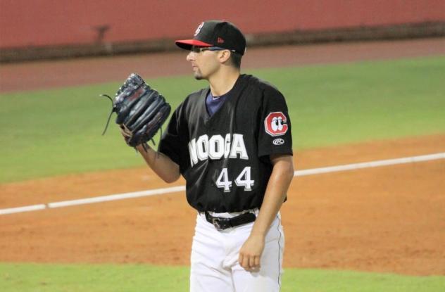 Chattanooga Lookouts pitcher Devin Smeltzer