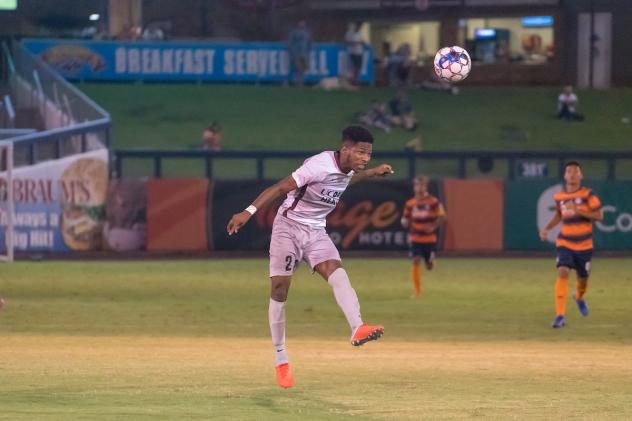 Sacramento Republic FC defender Shannon Gomez vs. Tulsa Roughnecks FC