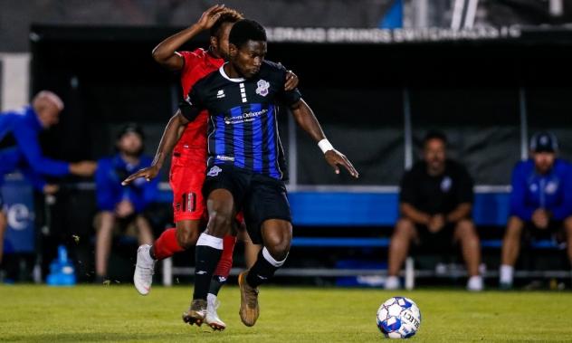 Colorado Springs Switchbacks possess the ball vs. Phoenix Rising FC