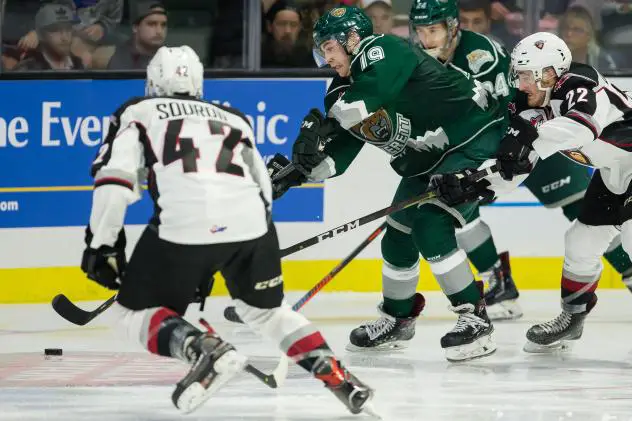 Jared Dmytriw of the Vancouver Giants against the Everett Silvertips