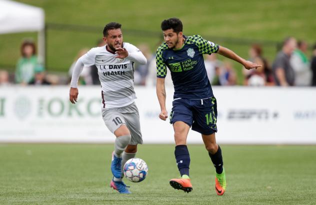 Sacramento Republic FC midfielder Keven Aleman (10) vs. OKC Energy FC