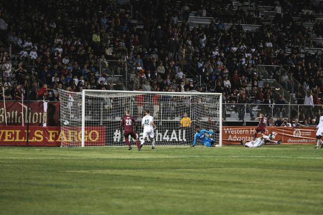 Sacramento Republic FC forward Villyan Bijev in front of the Portland Timbers 2 net
