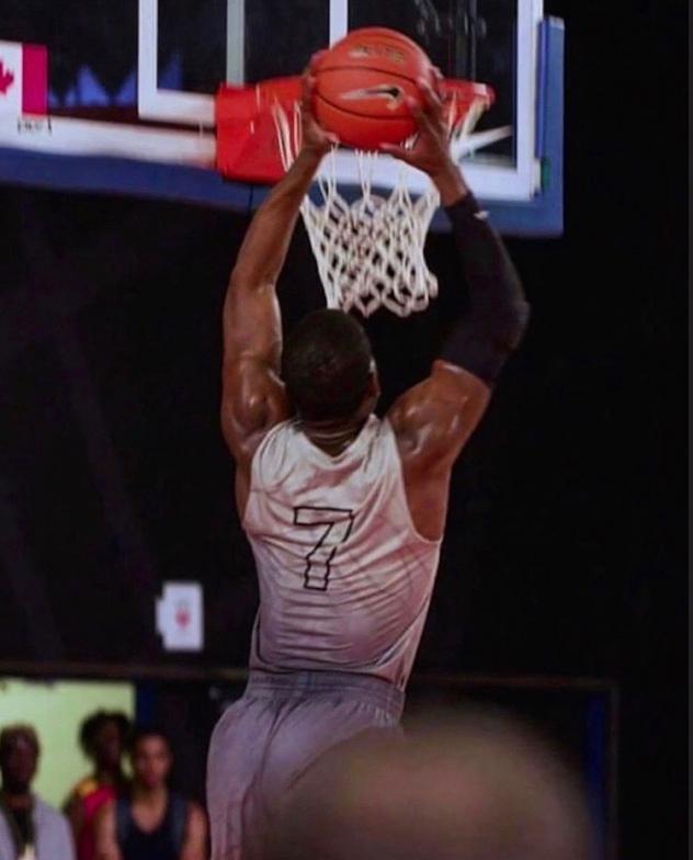 PF Abednego Lufile dunks