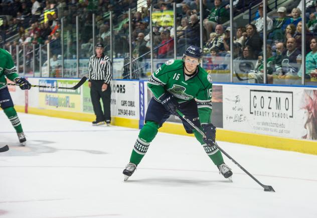 Florida Everblades forward Steven Lorentz