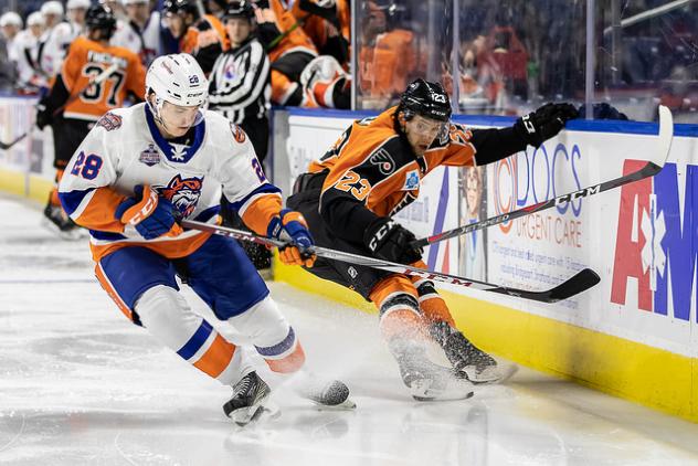 Lehigh Valley Phantoms LW Taylor Leier (23) vs. the Bridgeport Sound Tigers