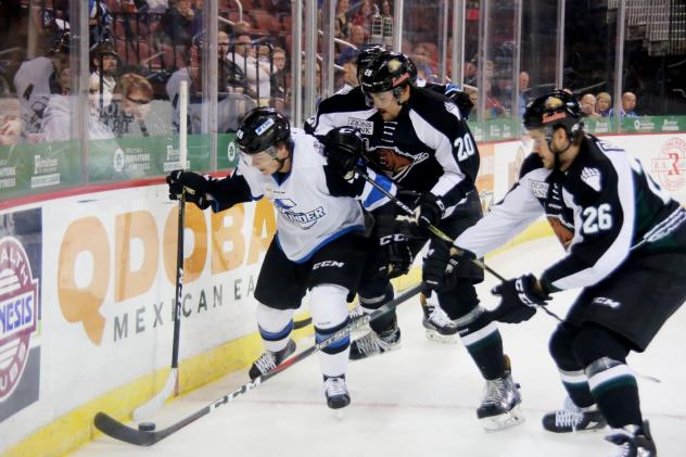 Utah Grizzlies surround the Wichita Thunder