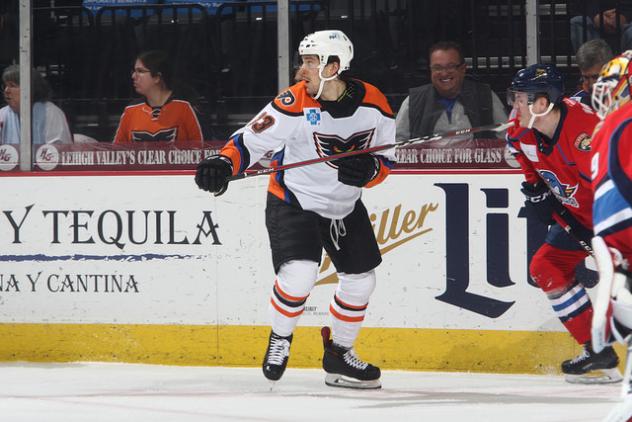 Lehigh Valley Phantoms LW Taylor Leier vs. the Springfield Thunderbirds