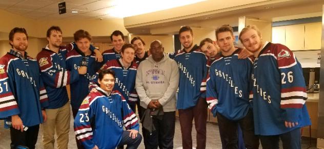 Utah Grizzlies Visit VA Hospital