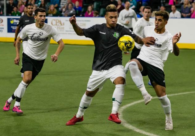 St. Louis Ambush close in on the Dallas Sidekicks