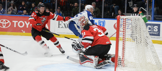 Binghamton Devils goaltender Eddie Lack vs. the Syracuse Crunch