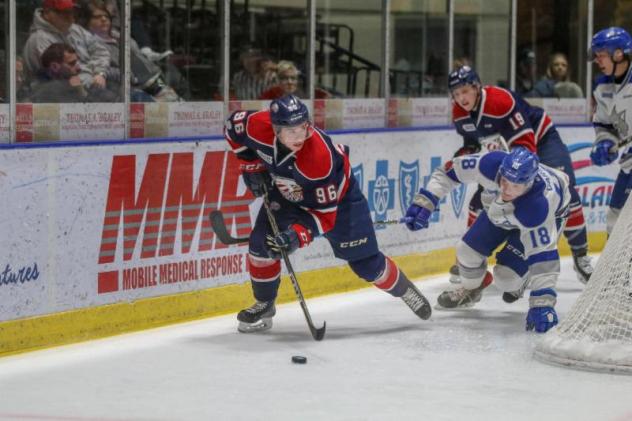 Saginaw Spirit C Damien Giroux handles the puck against the Sudbury Wolves