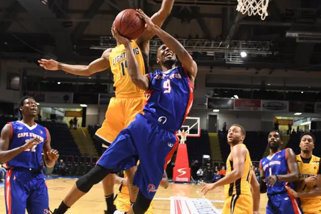 Jamal Reynolds of the Cape Breton Highlanders drives against the London Lightning