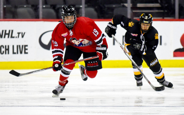 Miye D'Oench  of the Metropolitan Riveters