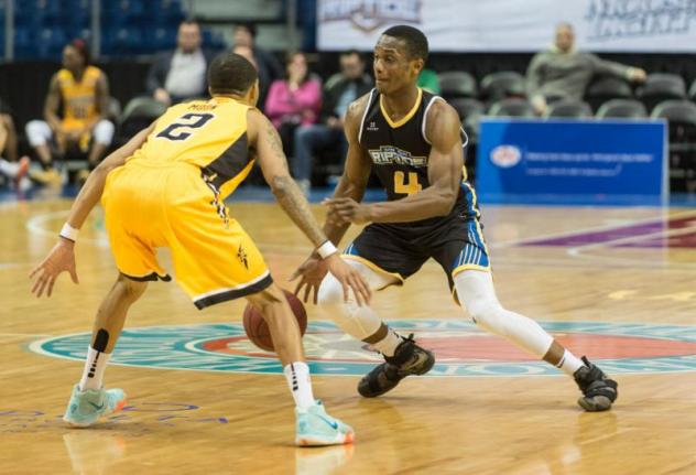 Brent Arrington of the Saint John Riptide vs. the London Lightning