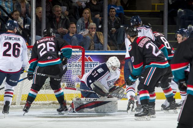 Kelowna Rockets encircle the Tri-City Americans' goal