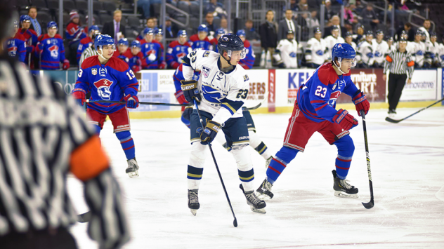 Sioux Falls Stampede LW Brenden Olson (23) vs. the Des Moines Buccaneers