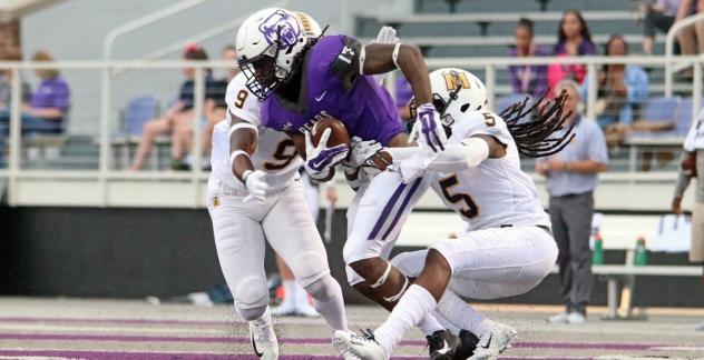 Wide receiver Lester Wells with Central Arkansas University