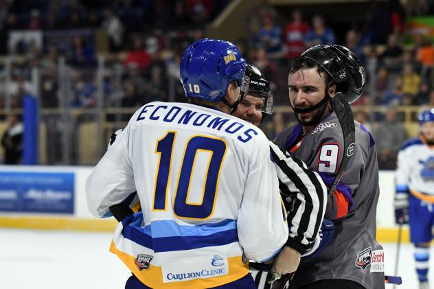 Forward Michael Economos with the Roanoke Rail Yard Dawgs