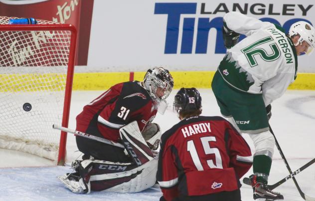 Vancouver Giants goaltender Trent Miner battles against the Everett Silvertips