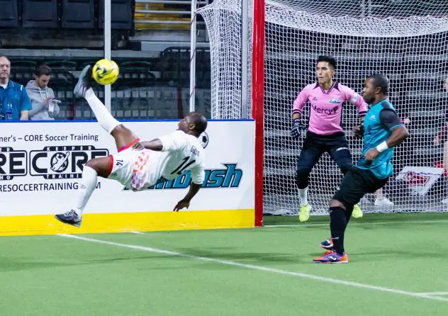 St. Louis Ambush keep an eye on a bicycle kick by Leo Gibson of the Kansas City Comets