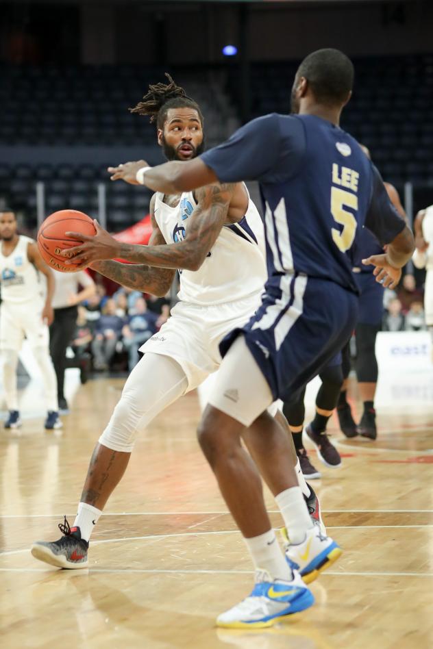 Halifax Hurricanes look to pass against the St. John's Edge