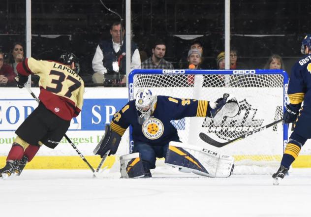 Norfolk Admirals goaltender Ty Reichenbach vs. the Atlanta Gladiators