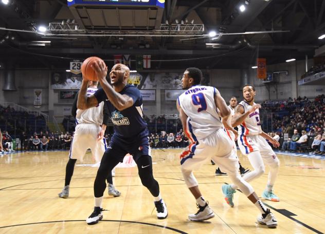 Halifax Hurricanes drive to the hoop vs. the Cape Breton Highlanders