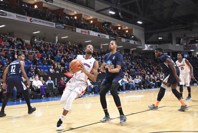Cape Breton Highlanders drive to the hoop against the Halifax Hurricanes