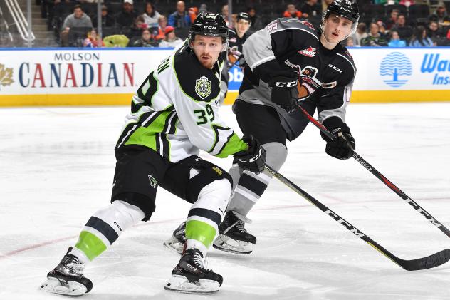 Andrew Fyten of the Edmonton Oil Kings vs. David Koch of the Vancouver Giants
