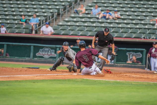 Sioux City Explorers catcher Dylan Kelly applies the tag