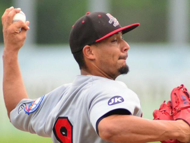 Somerset Patriots pitcher Luis Cruz