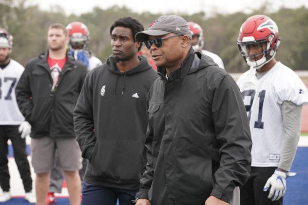 Memphis Express Head Coach Mike Singletary addresses the team at practice