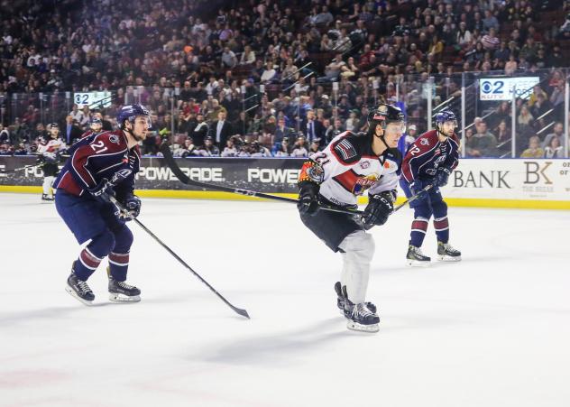 Utah Grizzlies forward Austin Carroll (21) against the Tulsa Oilers