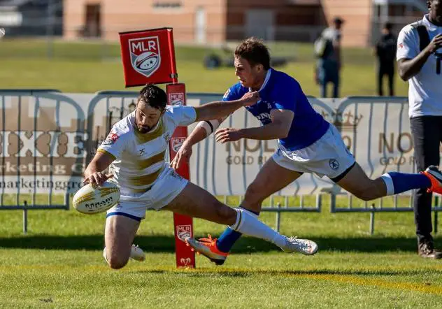 Toronto Arrows move in for a ball against the NOLA Gold