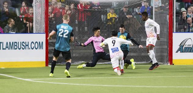 St. Louis Ambush and Kansas City Comets battle in front of the net