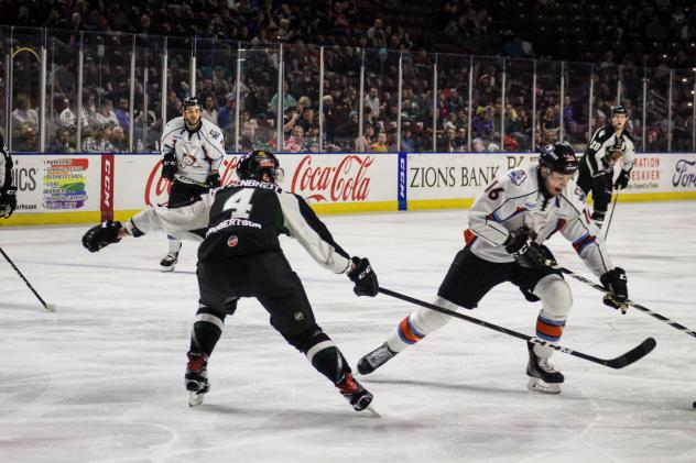 Utah Grizzlies defenseman Turner Ottenbreit directs traffic against the Kansas City Mavericks