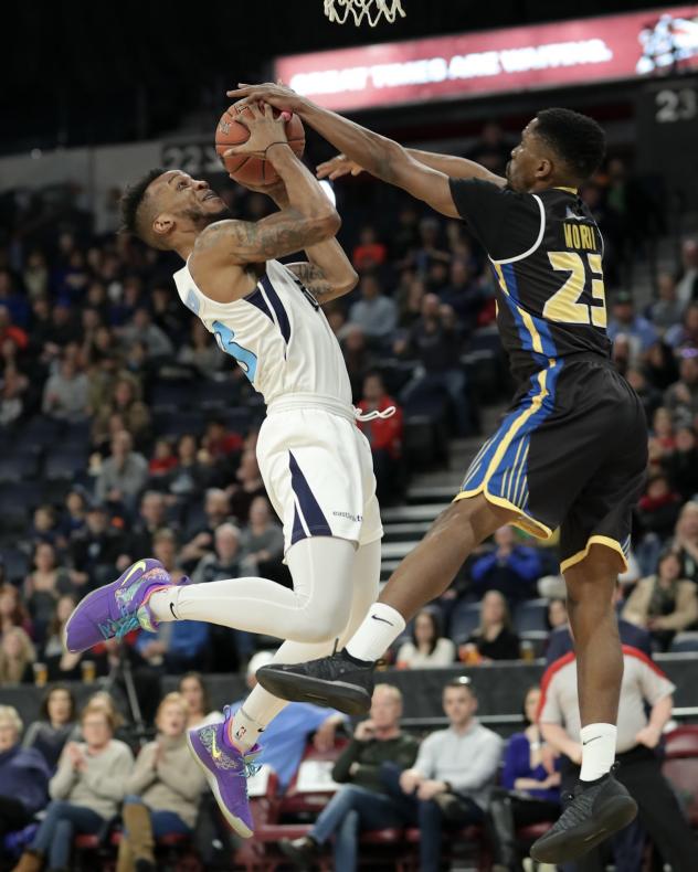 Halifax Hurricanes go up for a shot against the Saint John Riptide