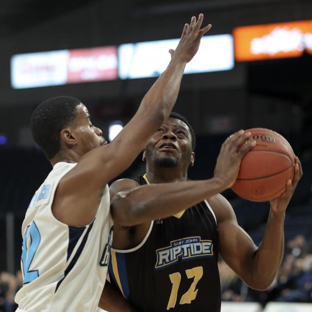 Halifax Hurricanes defend against the Saint John Riptide