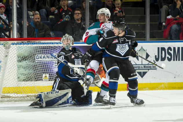 Kelowna Rockets battle the Victoria Royals