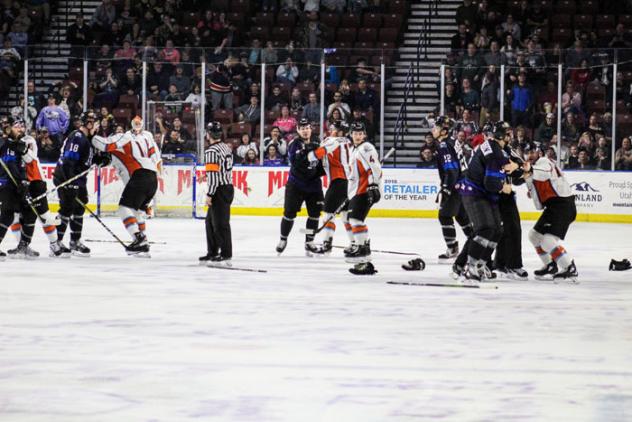 Utah Grizzlies square off with the Kansas City Mavericks