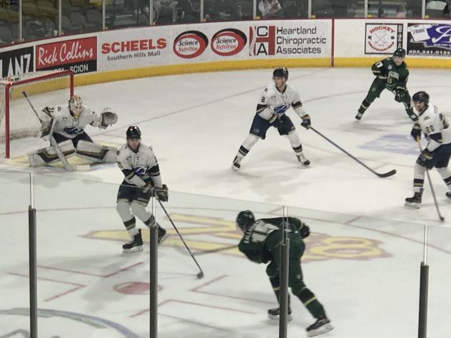 Sioux Falls Stampede defend against the Sioux City Musketeers