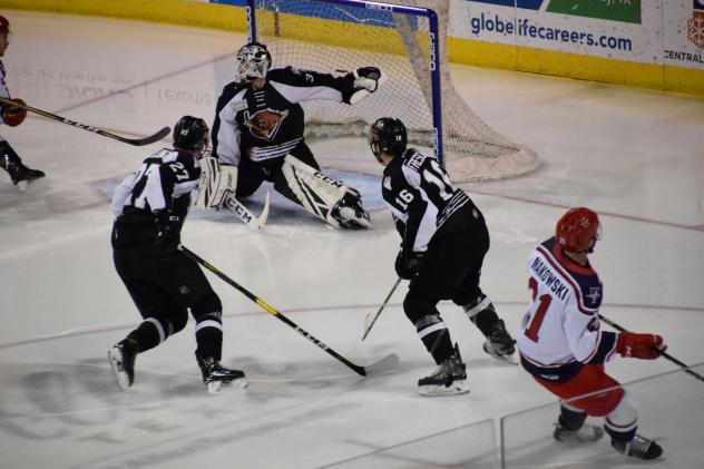 Utah Grizzlies goaltender Kevin Carr against the Allen Americans