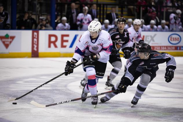Vancouver Giants defend against the Victoria Royals