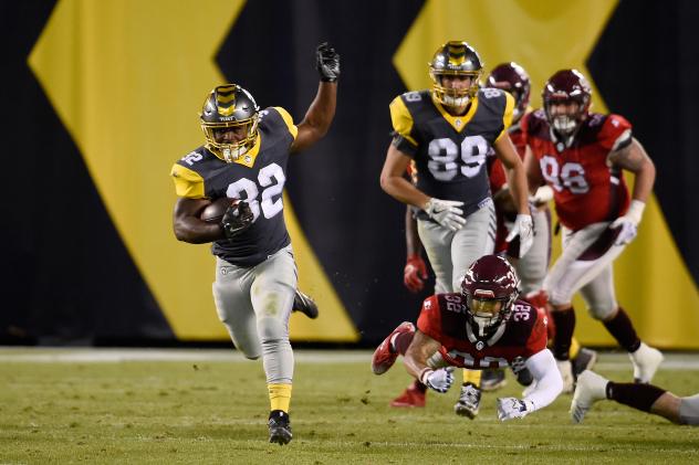 San Diego Fleet running back Ja'Quan Gardner runs 83 yards for a score against the San Antonio Commanders