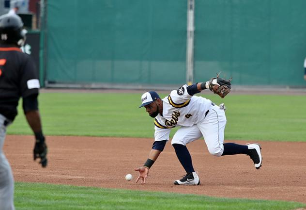 York Revolution second baseman Alexi Casilla